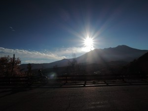 ▲九蔵峠からは夕陽が美しいそうだが、４時頃は逆光で……