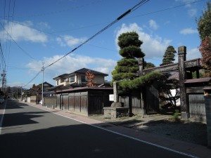 ▲宿場の最高責任者である問屋（といや）柳島家。門は松代藩廃止後移築したもの