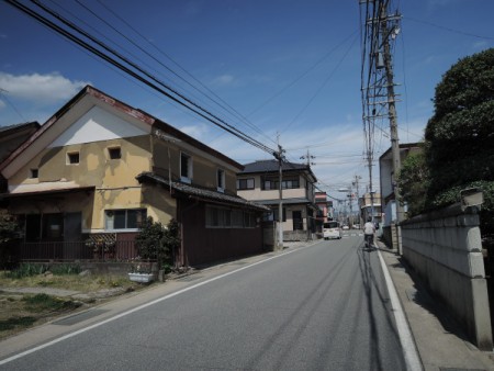 ▲旧街道沿いだからだと思うが、歩き出すとところどころに立派な蔵のような造りの建物が見られる