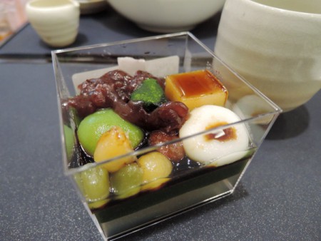 ▲まずは桜井甘精堂のカフェ「甘味処 甘味屋幾右衛門」で抹茶あんみつ